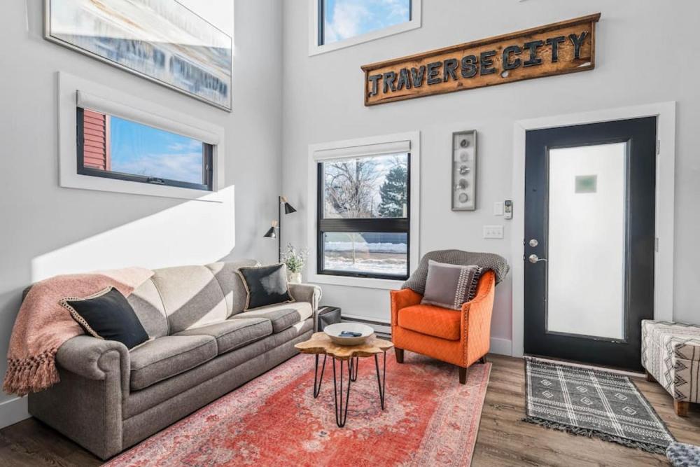 Stella Boona Loft Traverse close to Trail and beach